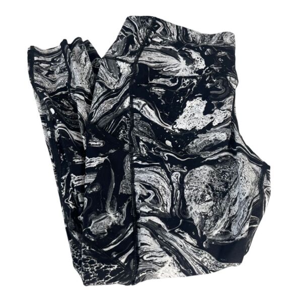 Torrid Active Black/White Marble Print Moisture Wicking Workout Leggings Sz  2X - Picture 2 of 7